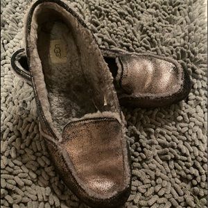 Ugh size 10 metallic slippers
